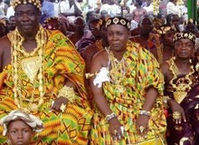 Bộ tộc giàu có nhất châu Phi: Tù trưởng có thể lấy 80 vợ, móng tay người dân dát đầy vàng