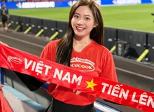 Ngắm dàn hot girl xinh đẹp, xuất hiện chiếm "spotlight" trên khán đài Việt Trì tối qua, có người từng là hoa khôi