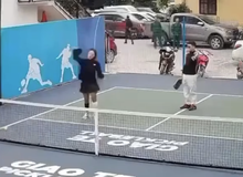 Lộn xộn trên sân pickleball, cô gái bị bóng trúng mặt, giận dỗi "ném vợt" nhận nhiều chỉ trích