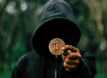 Giải mã ngày sinh bí ẩn của "cha đẻ" Bitcoin