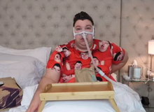 Hết lòng vì công việc, YouTuber tăng 171kg, cắm máy thở vẫn tiếp tục làm clip Mukbang và cái kết