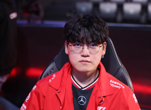 Gumayusi đáp trả Chovy "nhẹ nhàng nhưng tinh tế"