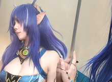 Chụp ảnh qua gương, nữ coser nổi tiếng vẫn biết cách khẳng định vị thế