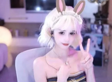 Nữ streamer xinh đẹp đau khổ vì bị giục cưới, đối tượng lương chỉ "7 triệu"