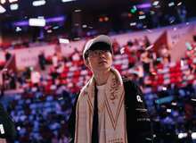 Faker "phá lệ" lần đầu tiên trong sự nghiệp, còn "outplay" cả fan T1