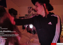 Say rượu, nam streamer thẳng tay "tương tác" nữ đồng nghiệp trên live khiến người xem hốt hoảng