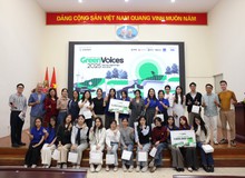 ‘Đừng tin những gì đọc trên mạng, hãy tự trải nghiệm’: Khi sinh viên Hà Nội lên tiếng và biến Green Voices 2025 thành sân chơi tranh biện ‘nóng’ nhất về xe điện