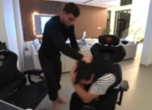 Bỏ 800 triệu thuê võ sĩ đến cùng livestream, nam streamer bị... “ăn đòn” nhừ tử