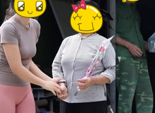 Hình ảnh cô gái mặc quần tập gym bó sát đi từ thiện gây tranh cãi