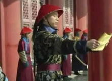 Cú lừa của phim ảnh: Thái giám phần lớn mù chữ nhưng luôn là người đọc chiếu chỉ