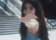 Cô gái khiến 10 triệu người say đắm nay tàn tạ vì ép cân, chỉ mặc vừa quần áo trẻ con 12 tuổi