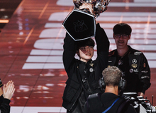 Khoảnh khắc hiếm có của Faker khiến cộng đồng "phát sốt"