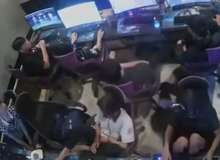 Quá cay cú, nam game thủ thẳng tay ném hỏng màn hình máy tính tiệm Net
