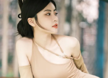 Bất ngờ bay kênh, nữ streamer phản ứng bằng hành động nhạy cảm