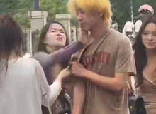 Bị phát hiện hẹn hò với ba cô gái cùng lúc, nam thanh niên rơi vào nghịch cảnh éo le