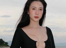 "Hot girl bế giảng" khoe sắc vóc thăng hạng, body chuẩn từng cen-ti-mét trong trang phục một mảnh
