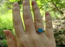 Chán yêu đương trên app hẹn hò, cô gái đính hôn luôn với bạn trai AI