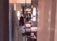 Vô tình lọt vào camera, chiếc gương phản chủ khiến hot girl hối hận