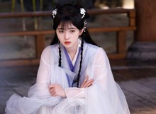 Nhìn mỹ nhân này mặc bạch y mà tưởng tiên nữ giáng trần: Gương mặt được ông trời phác họa, người đâu mà đẹp dữ thần