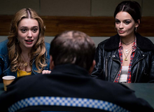 Xem phim Sex Education mãi mới biết cảnh gây phẫn nộ nhất lại có thật ngoài đời, hội nữ sinh khổ quá rồi!