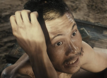 Đằng sau cảnh quay rùng mình nhất Mưa Đỏ: Nam chính ngứa ngáy không chịu nổi, bị tất cả đồng nghiệp xa lánh