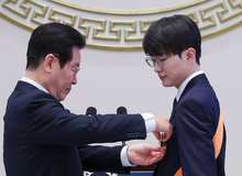 Khán giả soi ra loạt đãi ngộ dành cho Faker nhưng có một nhân vật sẽ phải chịu áp lực cực lớn