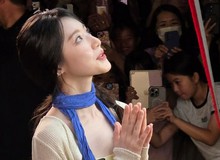 Mỹ nữ đứng ăn giữa đường khiến cả triệu người xao xuyến, biết mặt mộc mới bất ngờ