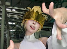 Bịt mắt cosplay, hot girl vô tình tạo ra siêu phẩm mùa Halloween