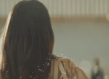 Thiên sứ ở đâu lưu lạc nhân gian vậy trời: Đẹp không gì tả nổi, giọt nước mắt cũng như kim cương châu báu