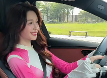 "Biến hình" thành siêu nhân để… lái xe, hot girl khiến người xem thích thú