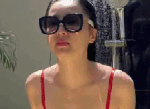 Cả showbiz chưa thấy ai như mỹ nhân này, vào đại học bố phải theo sát canh chừng không rời nửa bước