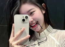 Khoe khéo điện thoại mới, hot girl khiến triệu anh em game thủ không thể rời mắt