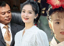 Mỹ nhân Hoàn Châu Cách Cách quỳ xuống rửa chân cho mẹ chồng quý tộc, nai lưng trả nợ 4.000 tỷ cho chồng đại gia