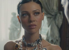 Con dâu nhà Beckham nói về vai diễn trong phim 18+ gây sốc