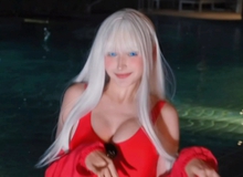 Biến hình thành Gojo Satoru bên hồ bơi, hóa ra đây là cách nữ coser 2 triệu follow "hút view" trên MXH