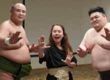 Đấu vật với sumo, hot girl xinh đẹp khiến tất cả thích thú