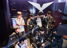 HLV KkOma rời T1 khiến cộng đồng LMHT xôn xao