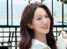 Đi tác nghiệp nhưng vẫn "hút hồn" người xem, MC Linh Nắng lại "ghi điểm" tuyệt đối với bộ ảnh mới