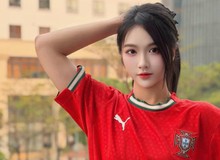 Công khai ủng hộ Ronaldo đến mức này, hot girl xinh đẹp khiến người xem thích thú