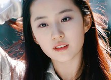 Nhìn Lưu Diệc Phi 25 năm trước đúng là visual "vắt ra nước", đến cái tên cũng trở thành tính từ chỉ sắc đẹp