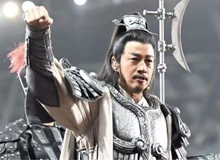 Hà Nhuận Đông hóa thân Tây Sở Bá Vương Hạng Vũ trên sân bóng, khí chất "vô đối" sau 14 năm