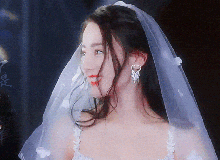 Mỹ nhân mặc váy cưới đẹp nhất showbiz gọi tên Địch Lệ Nhiệt Ba!