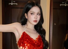 "Nữ hoàng nội y" Ngọc Trinh tung bộ ảnh khoe trọn đường cong