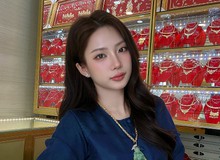 Cô chủ tiệm vàng "gây sốt" với nhan sắc đỉnh cao, chẳng thua kém gì bất cứ hot girl đình đám nào ở thời điểm hiện tại