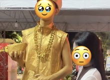 Nữ streamer đăng video quấy rối bức tượng hút 11 triệu lượt xem, vì view mà bất chấp?