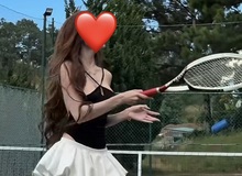 Biến sân Tennis thành "sàn diễn" đồ hở, cô gái gây bão mạng với sự bất chấp "càng chửi càng có tiền"