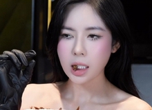 Mukbang gián sấy khô, hot girl gây "náo loạn" CĐM vì độ can đảm