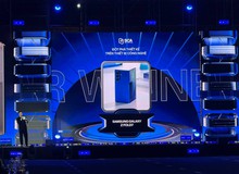 Từ danh hiệu 2025 tới Galaxy S26, Samsung đặt màn hình chống nhìn trộm đầu tiên thế giới vào túi người Việt