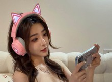 Quảng cáo tai nghe nhưng "lỡ" xinh đẹp quá mức, nữ game thủ khiến CĐM không khỏi xao xuyến