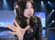 Hot girl lên đồ bán gaming gear cực chất, đốn tim dân mạng!